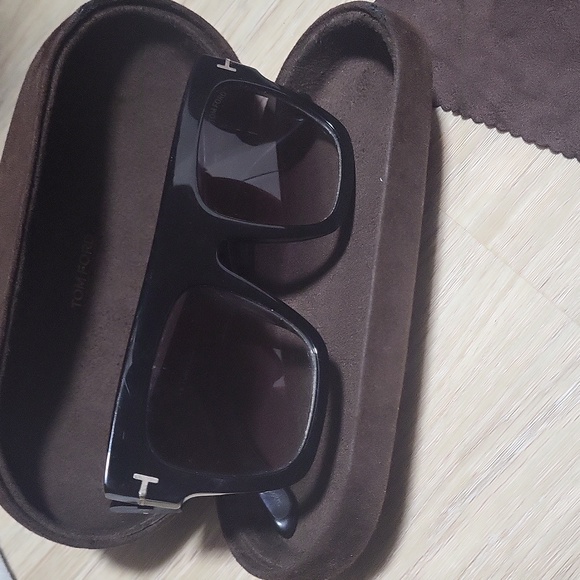 Tom Ford Sunglasses - Picture 2 of 6